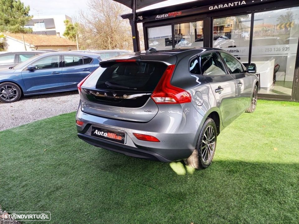 Volvo V40 2.0 D2 Momentum Geartronic - 12