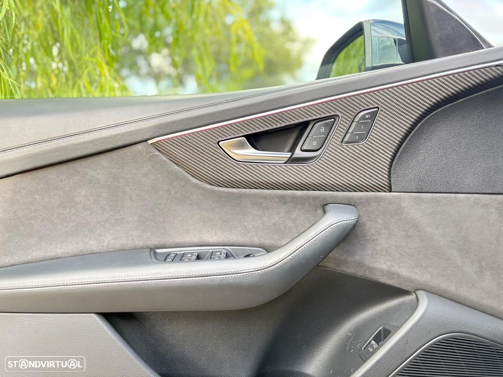 Audi RS Q8 TFSI quattro Tiptronic - 24