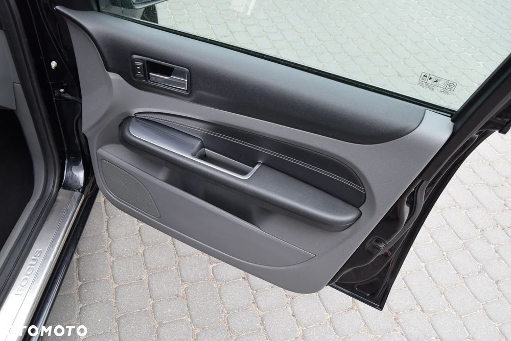 Ford Focus 2.0 TDCi DPF Ghia - 18