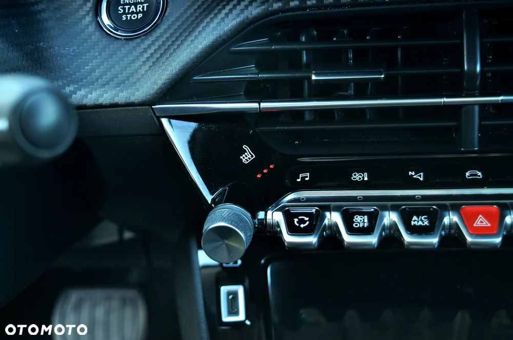 Peugeot 2008 1.2 Pure Tech GPF Allure S&S EAT6 - 32