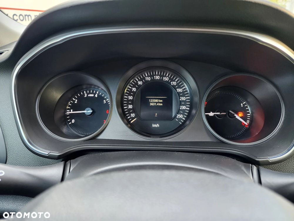 Renault Megane 1.6 SCe Limited - 26