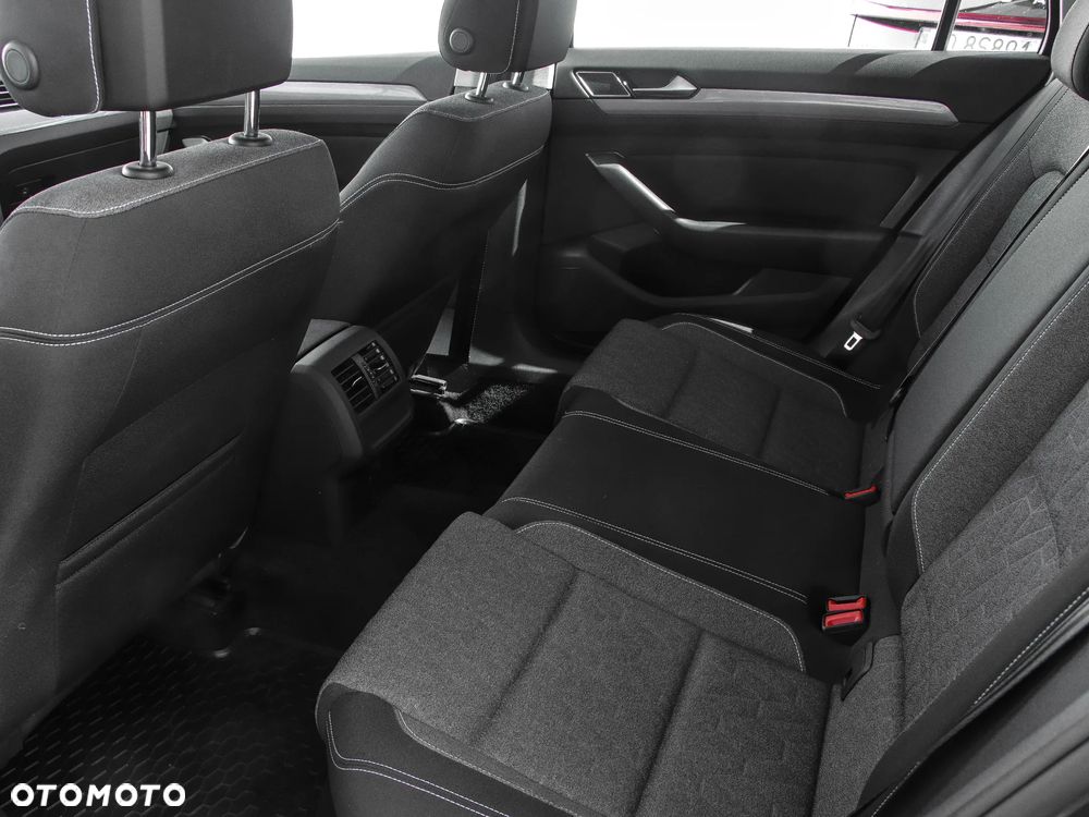 Volkswagen Passat 2.0 TSI Business DSG - 12