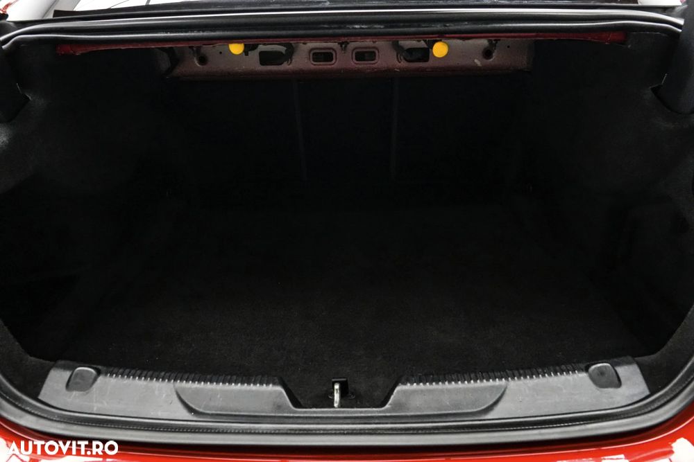 Jaguar XE 2.0 R-Sport - 23