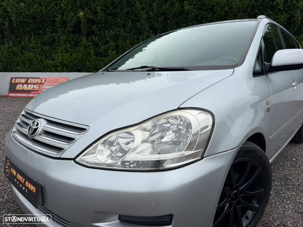 Toyota Avensis Verso 2.0 D-4D - 19