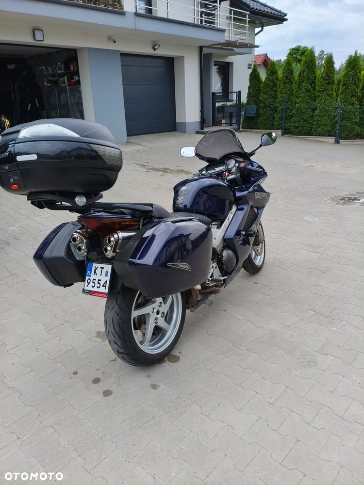 Honda VFR - 4
