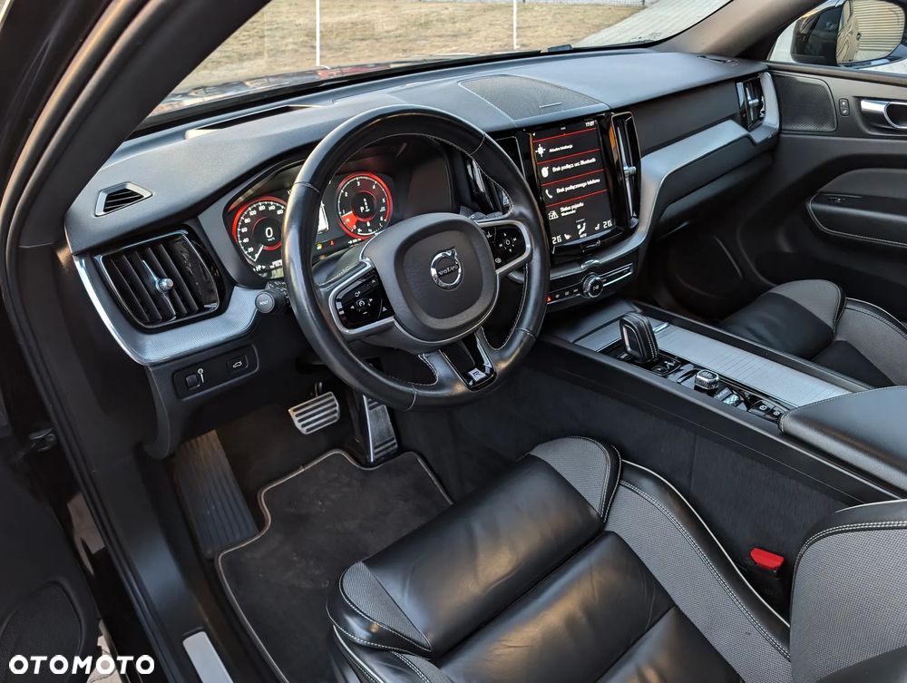 Volvo XC 60 D5 AWD R-Design - 19