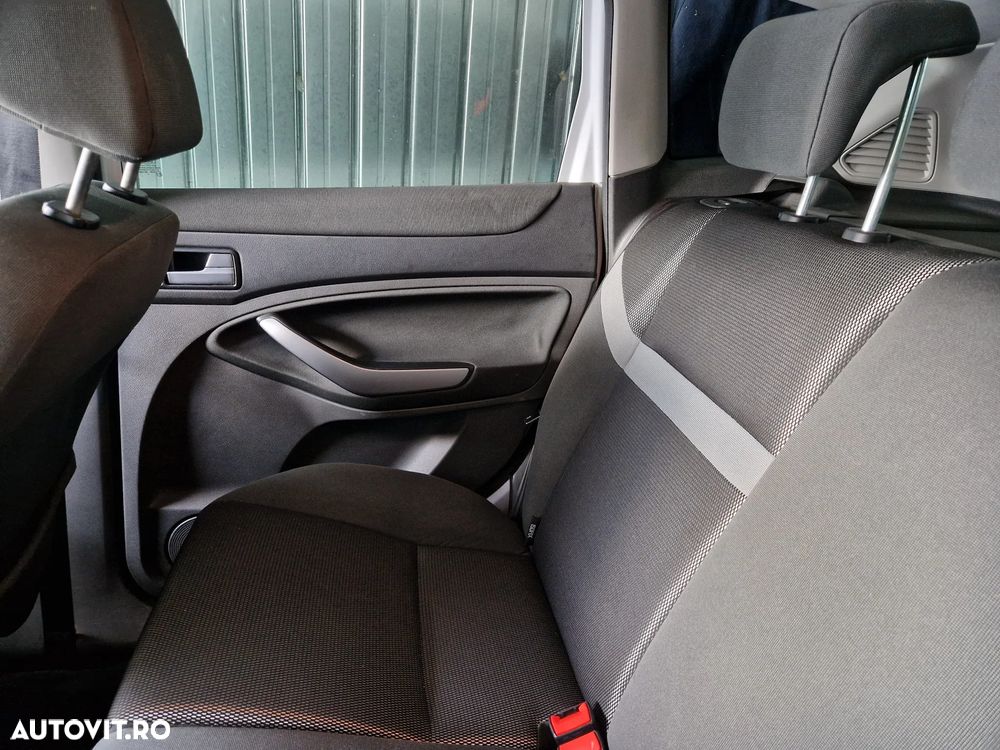 Ford Kuga 2.0 TDCi 2x4 Titanium - 17