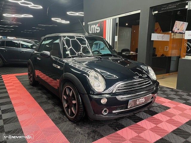 MINI Cabrio One Sidewalk - 1