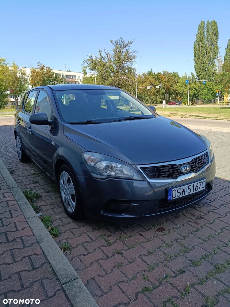 Kia Ceed 1.6 Crdi Comfort - 1
