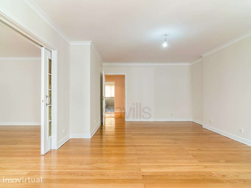 Apartamento T3 com garagem, na Rua Sousa Martins, Lisboa - Grande imagem: 4/15