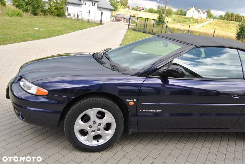 Chrysler Stratus - 7