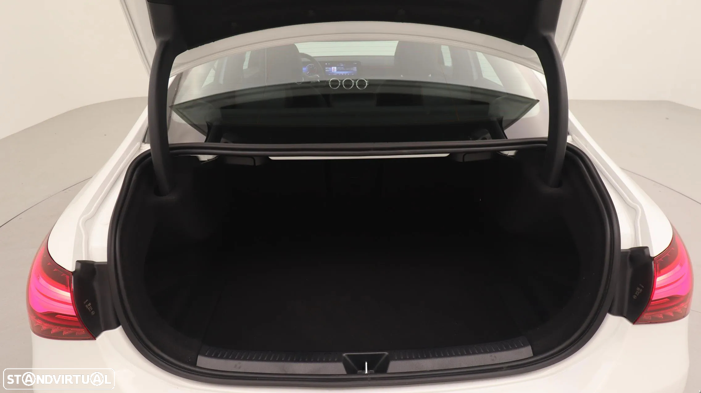 Mercedes-Benz A 200 Limousine AMG Line Aut. - 27