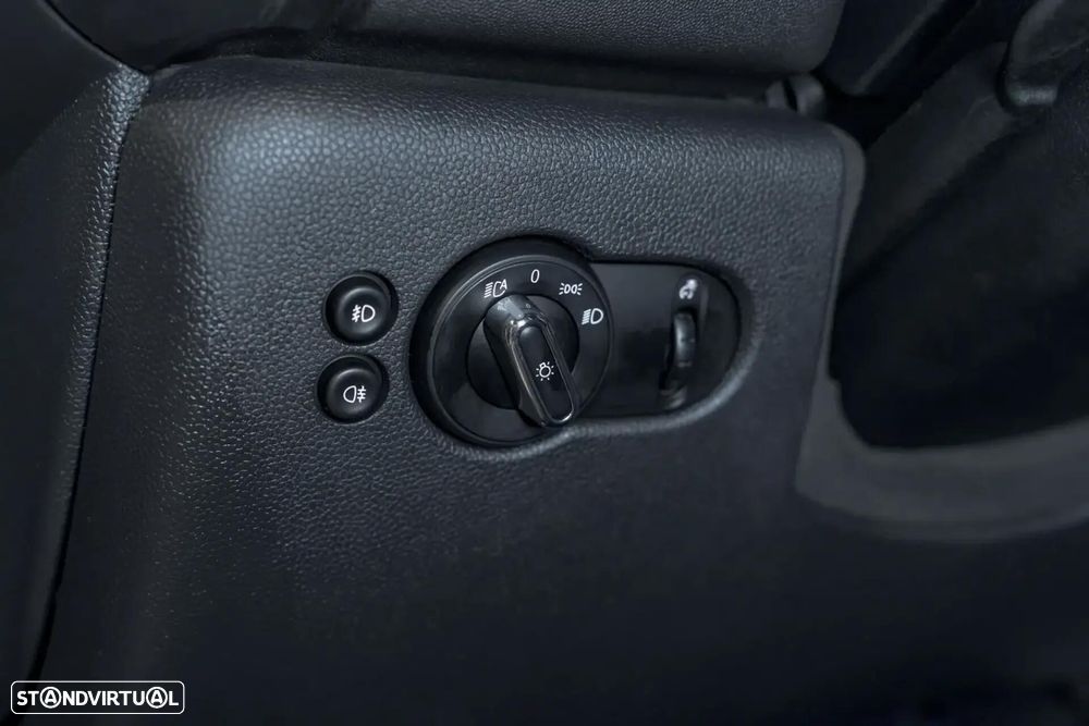 MINI 5 Portas Cooper D Auto - 22