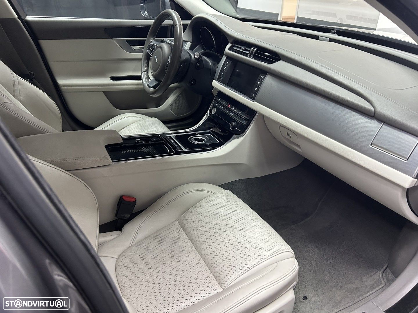 Jaguar XF 2.0 D Prestige Aut. - 11