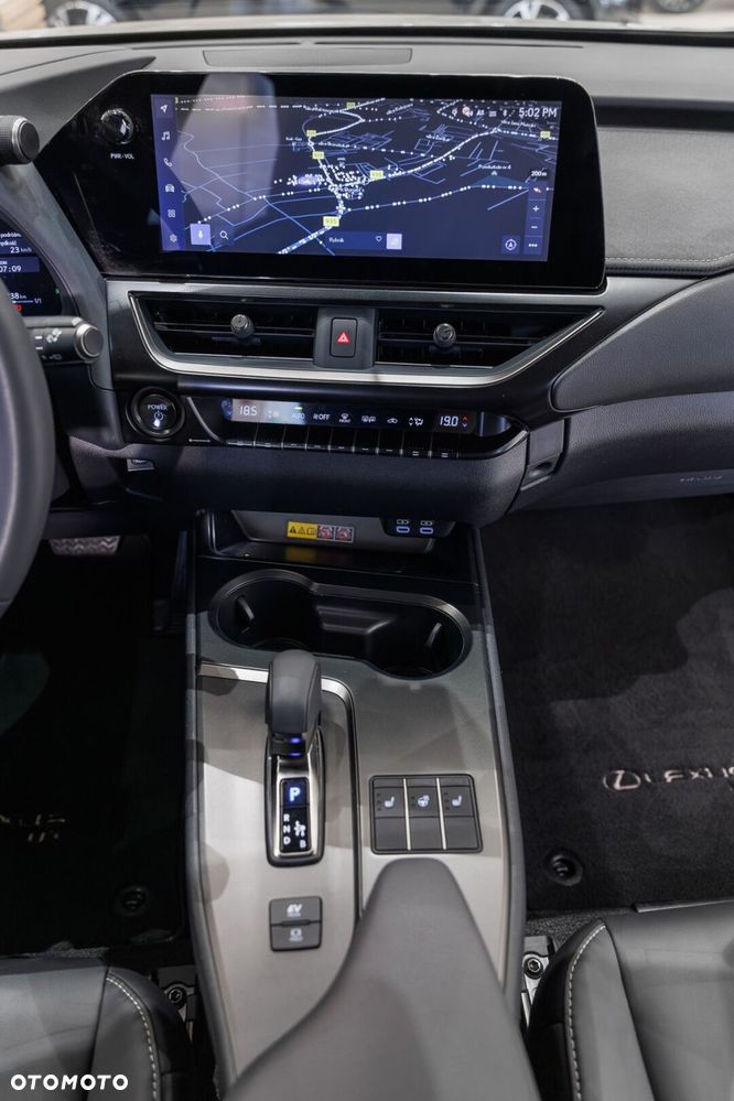 Lexus UX 300h F Sport Design AWD - 31