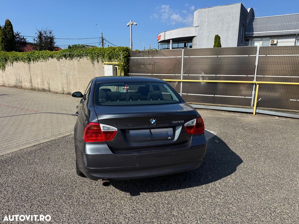 BMW Seria 3 320i Aut. - 5