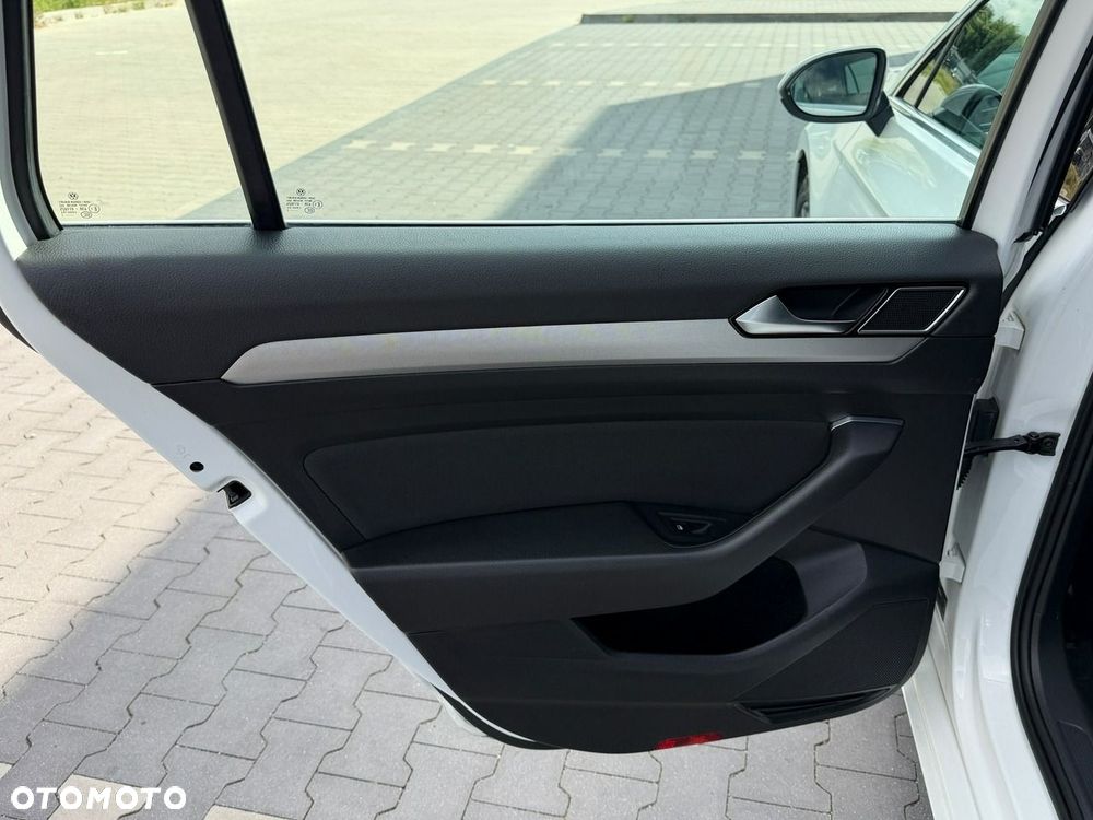 Volkswagen Passat - 28