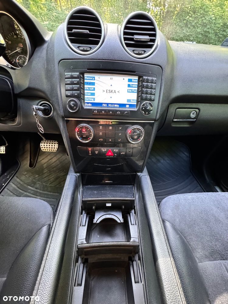 Mercedes-Benz ML - 24