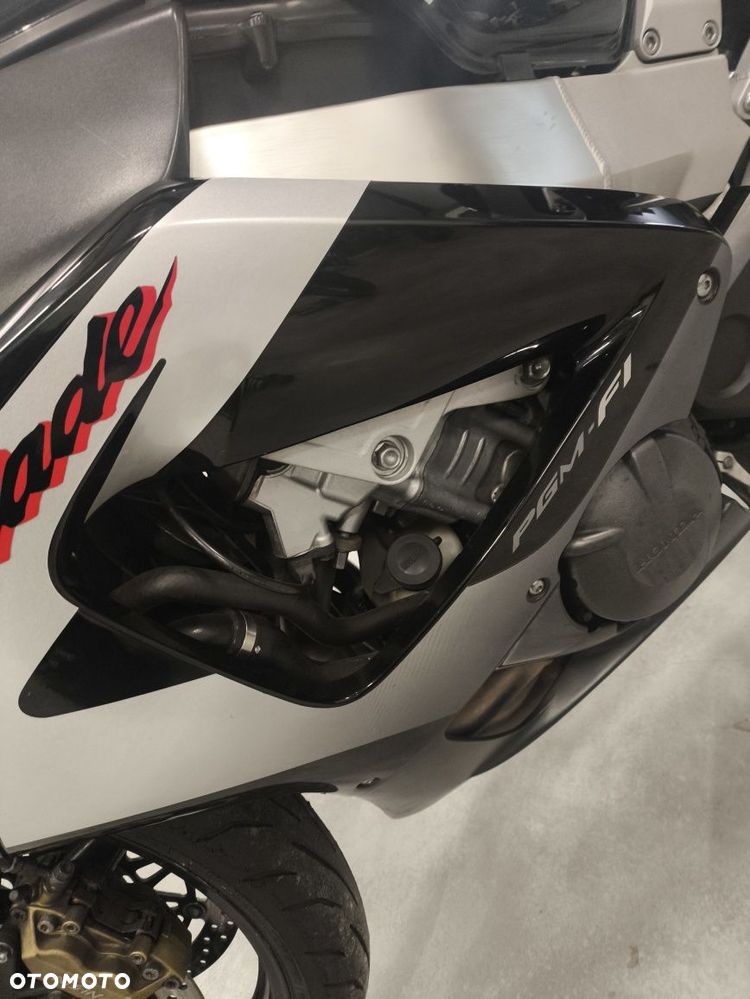 Honda CBR 929 bok owiewka prawa - 6