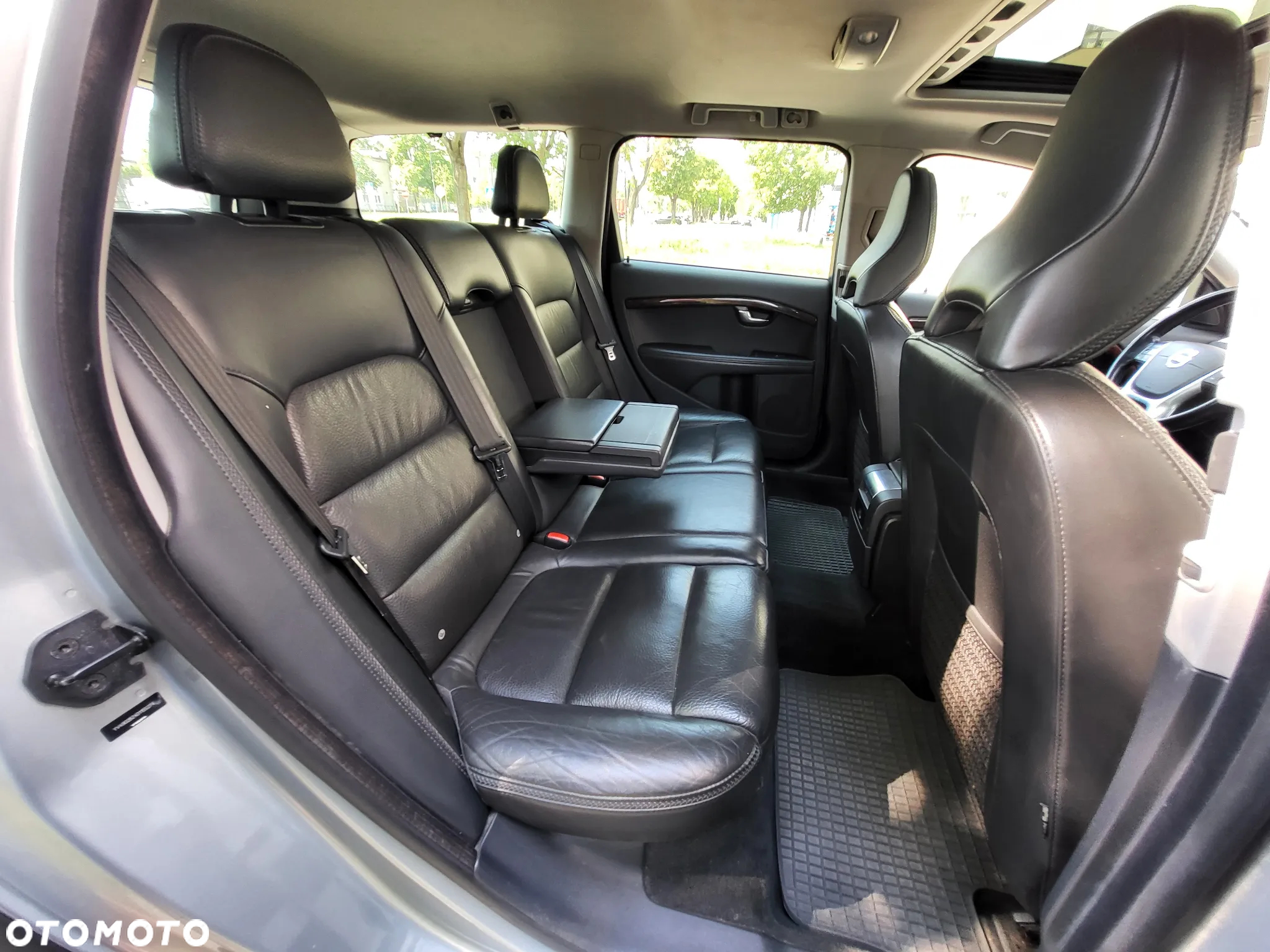 Volvo XC 70 T6 AWD Momentum - 32