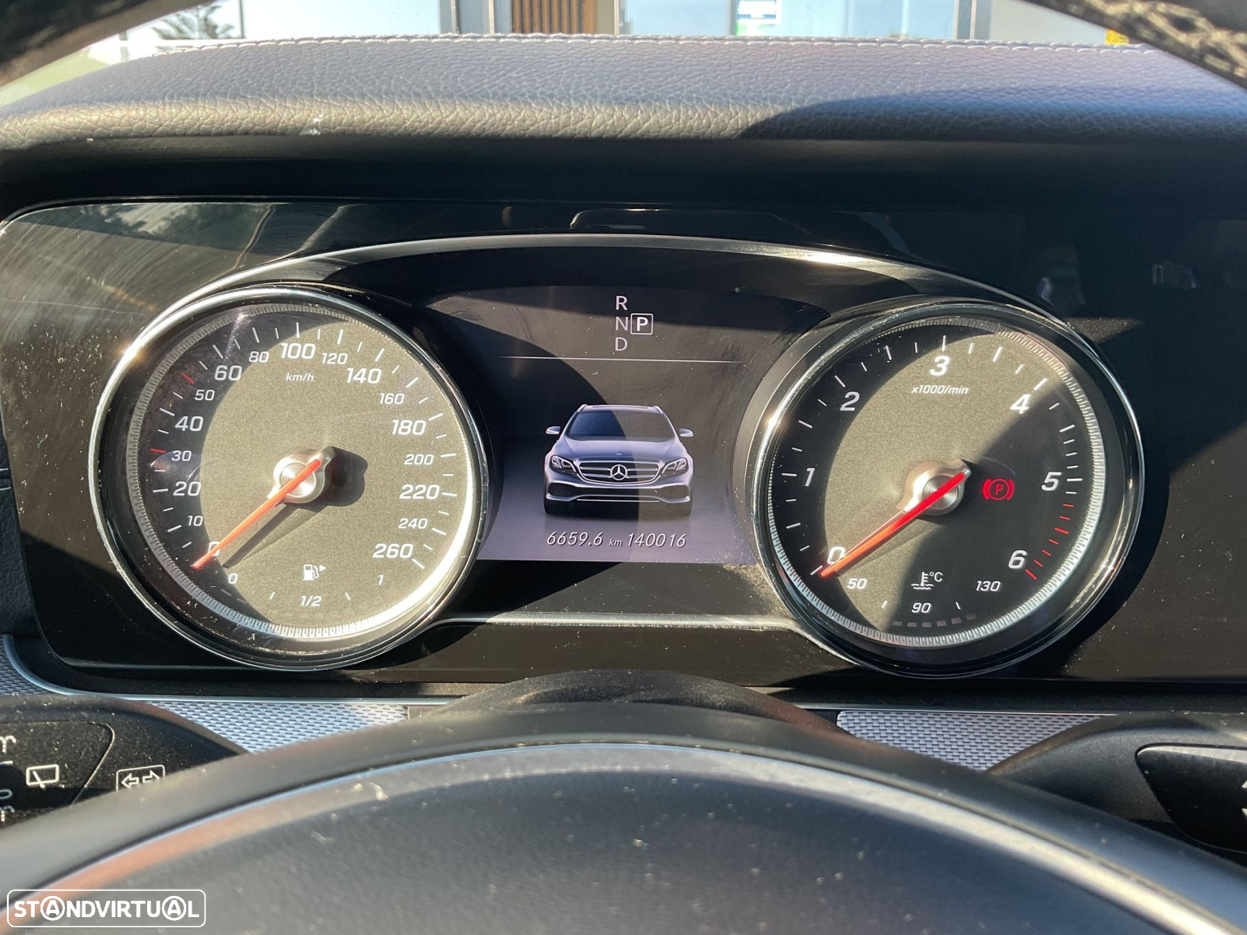 Mercedes-Benz E 220 BlueTEC Avantgarde Auto. - 26
