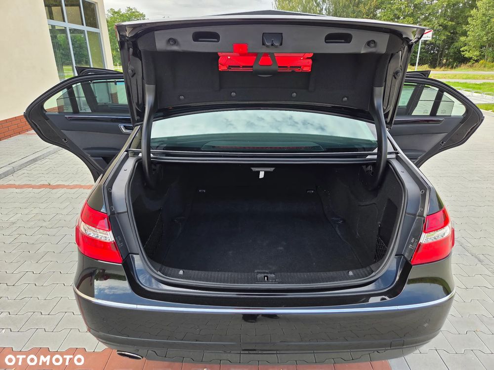 Mercedes-Benz Klasa E 250 CGI BlueEff Avantgarde - 11