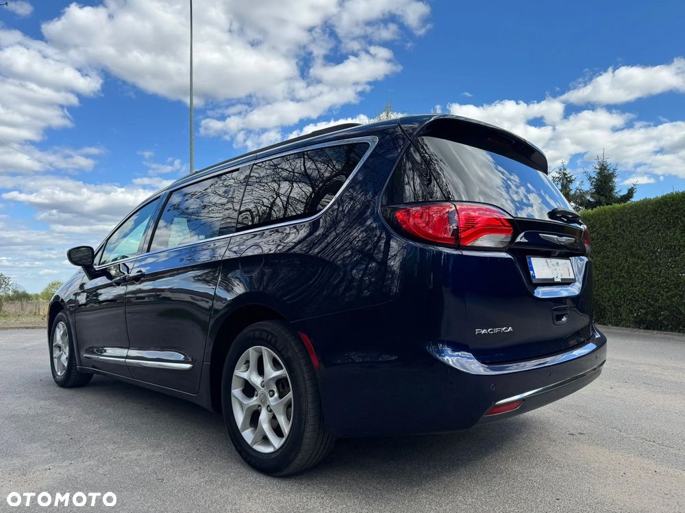 Chrysler Pacifica - 2