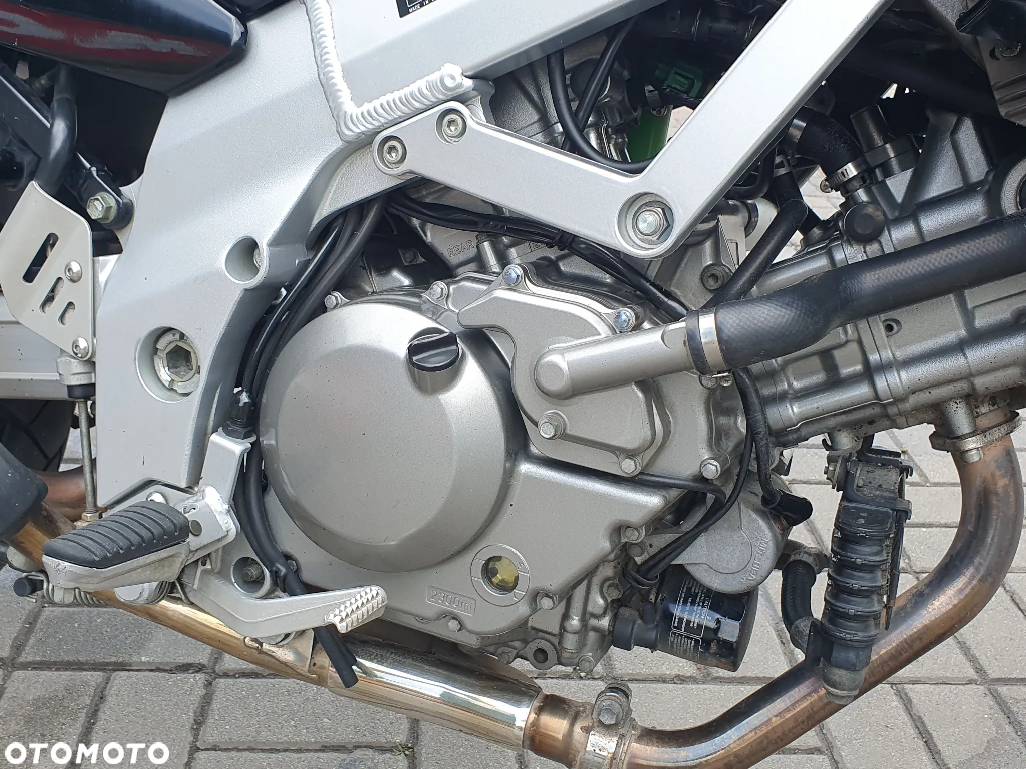 Suzuki V-STROM - 11