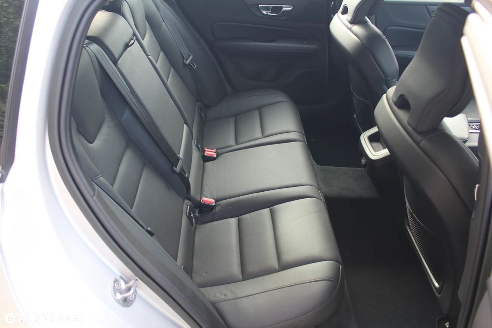 Volvo V60 Cross Country B4 D AWD Geartronic Pro - 26