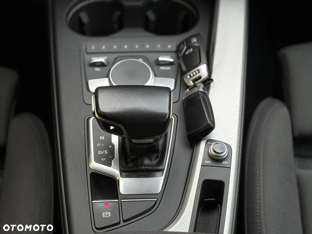Audi A4 Avant 2.0 TFSI ultra Sport S tronic - 13