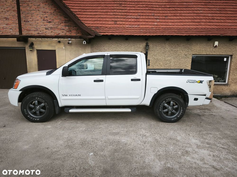 Nissan Titan 5.6 V8 SE Crew Cab - 10