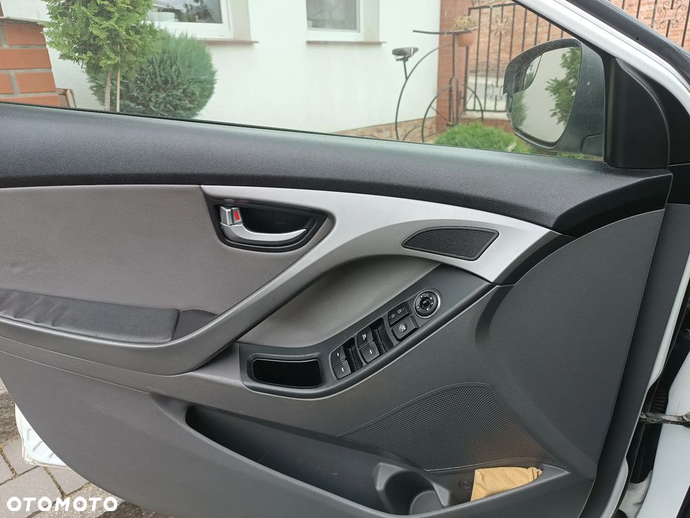Hyundai Elantra - 19