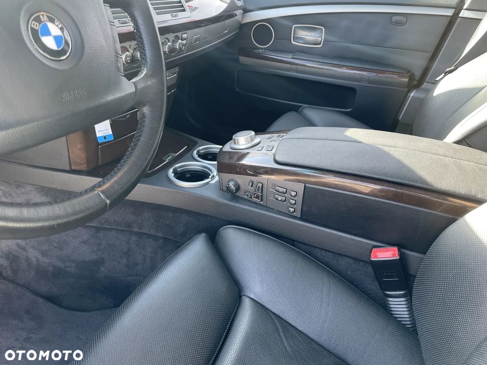 BMW Seria 7 750i - 4