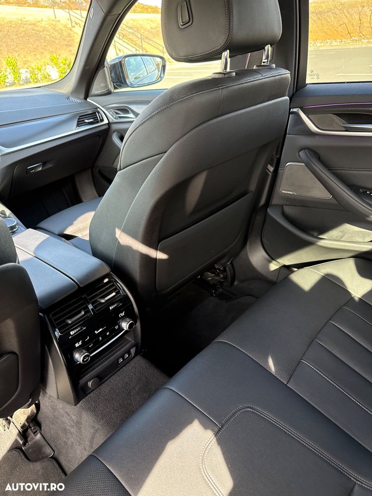 BMW Seria 5 530d xDrive AT MHEV - 15