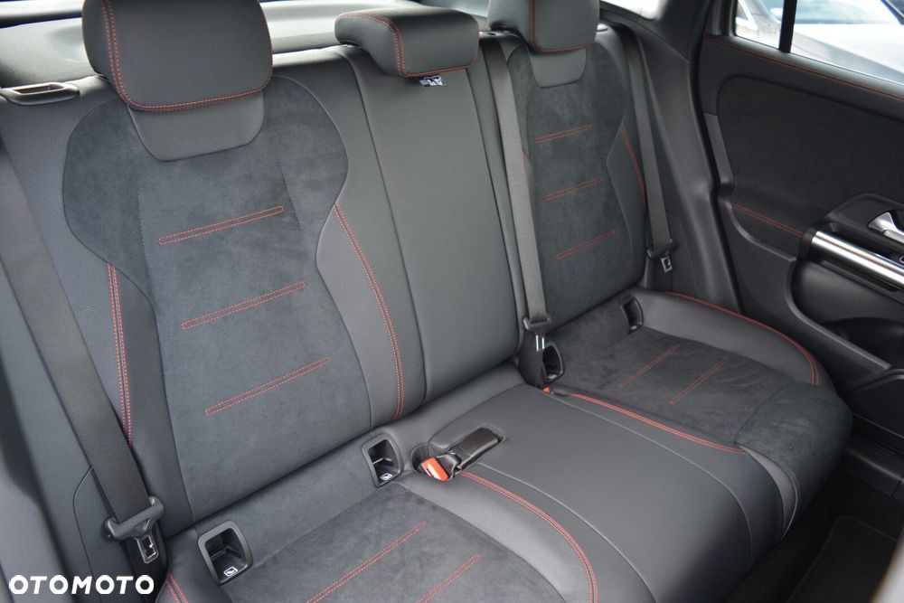 Mercedes-Benz GLA 200 AMG Line - 27