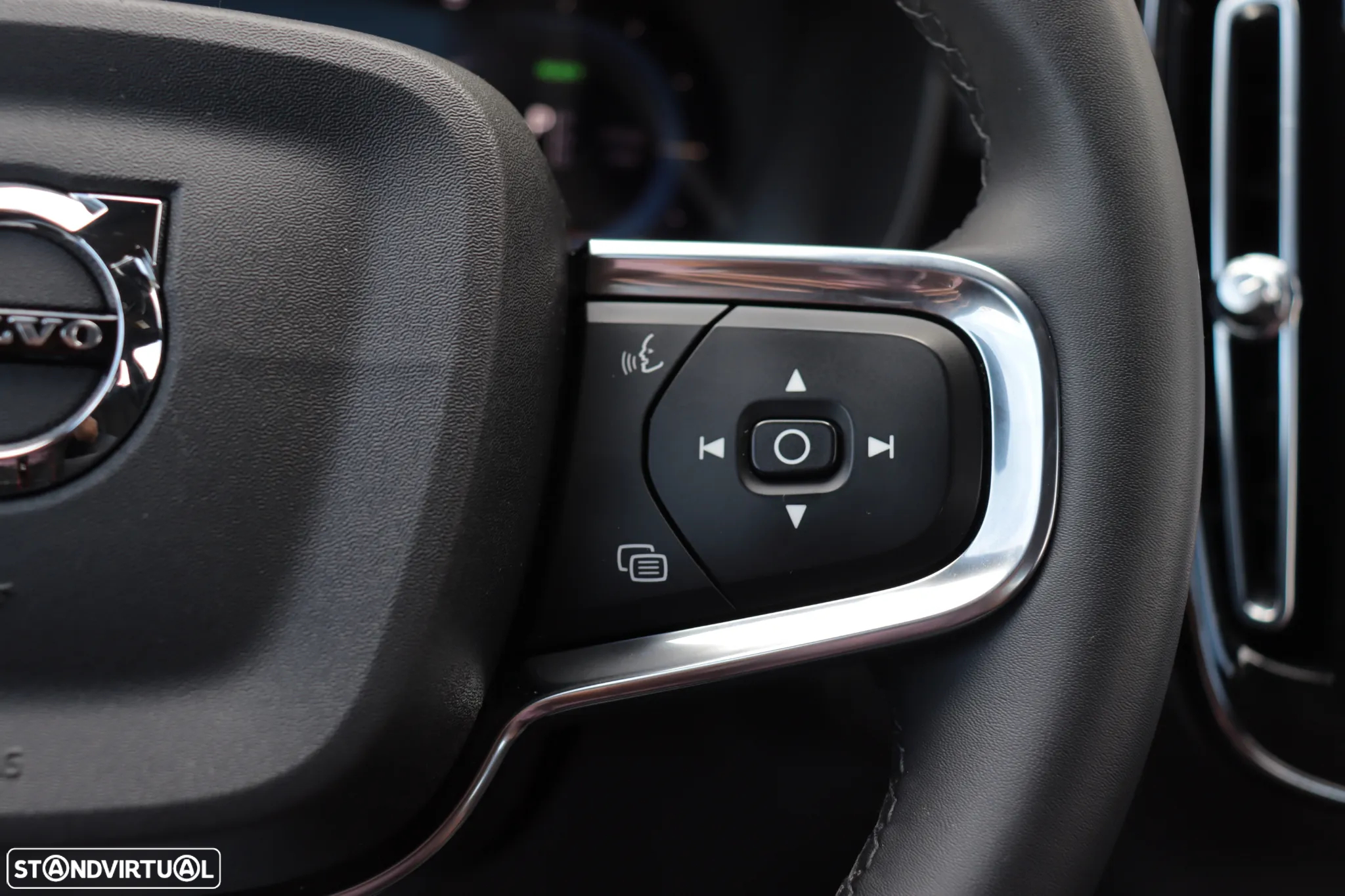Volvo XC 40 Recharge Core - 22