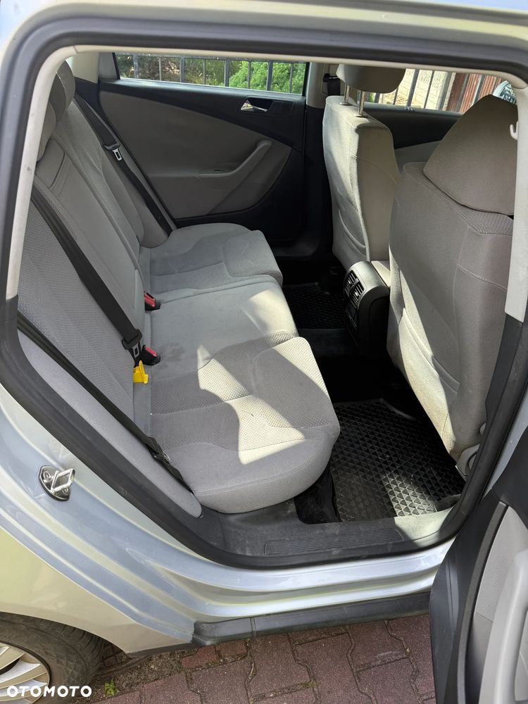 Volkswagen Passat 2.0 TDI Comfortline - 13