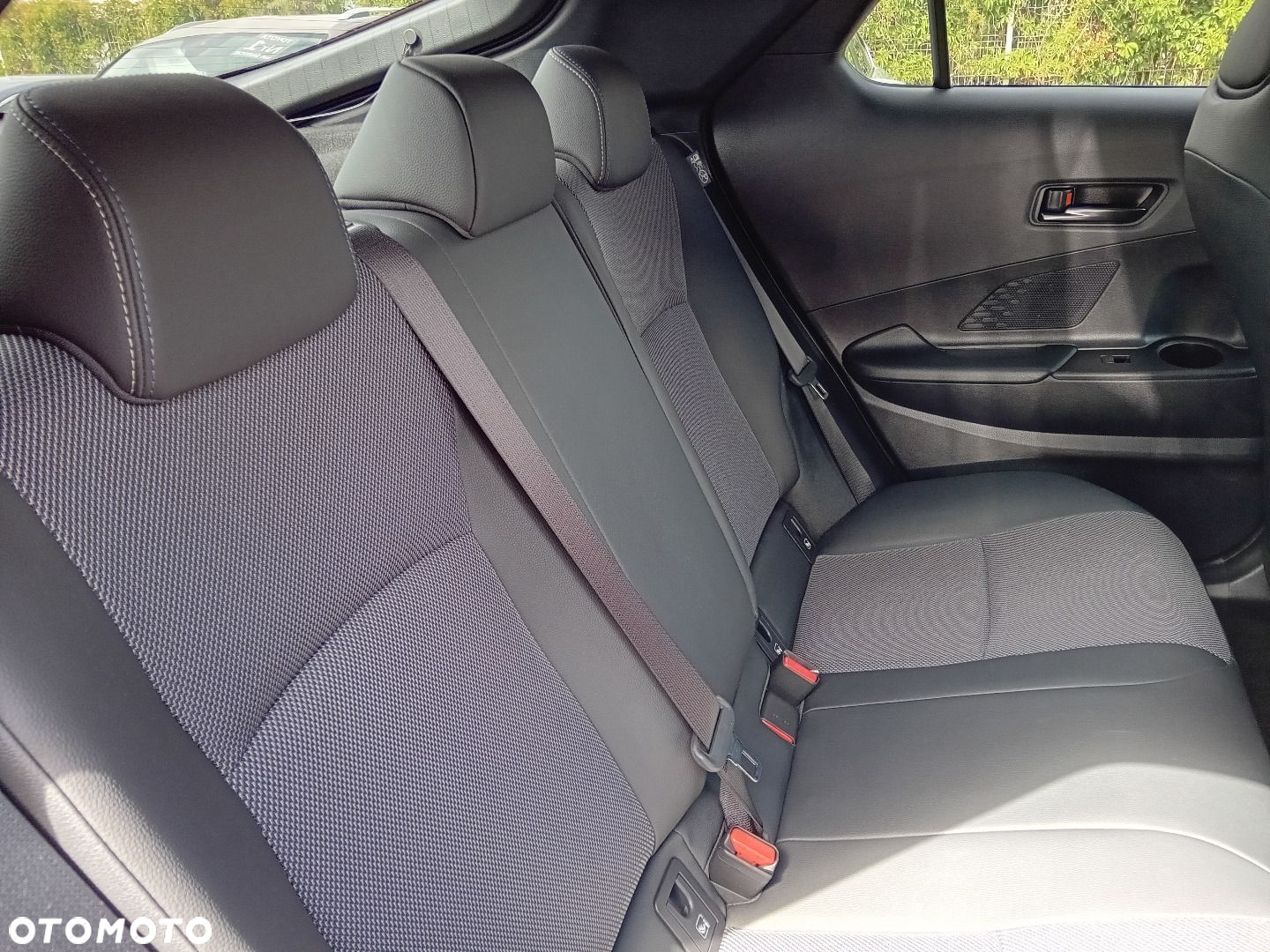 Toyota C-HR 2.0 Hybrid Executive - 35