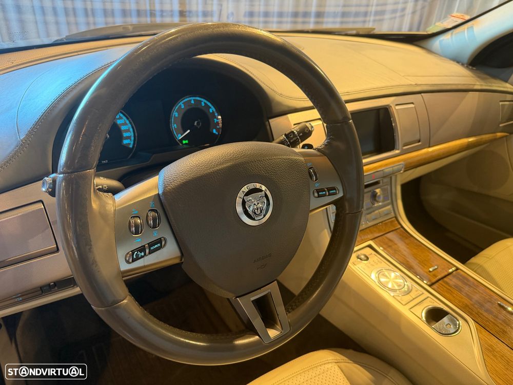 Jaguar XF 4.2 V8 Premium Luxury - 19