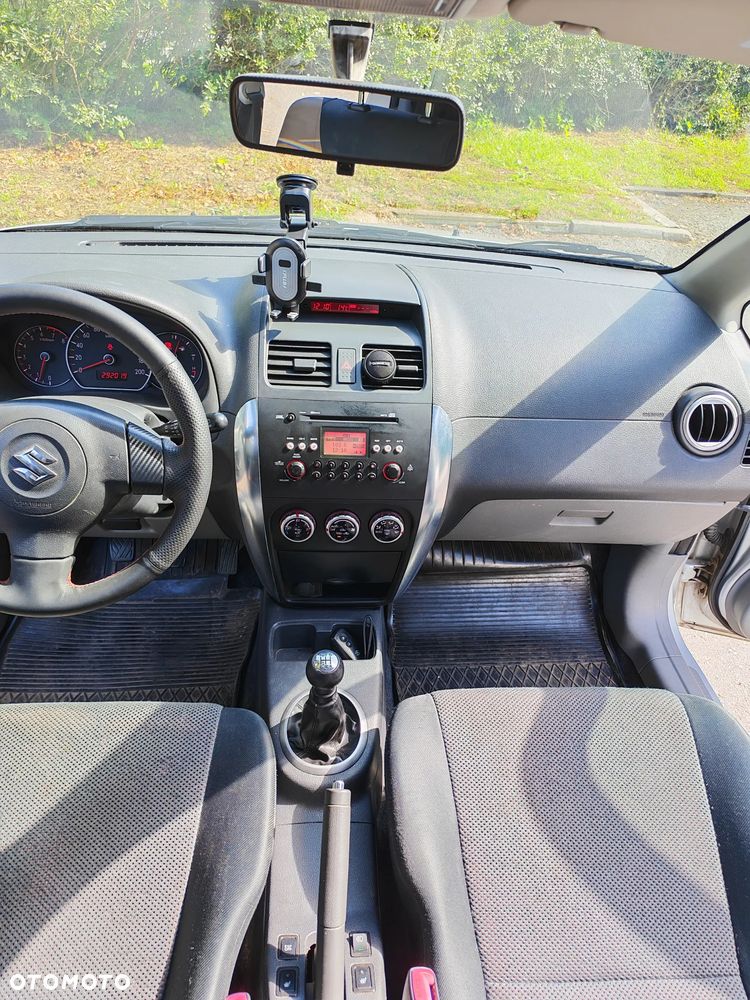 Suzuki SX4 1.6 GS / Premium - 17