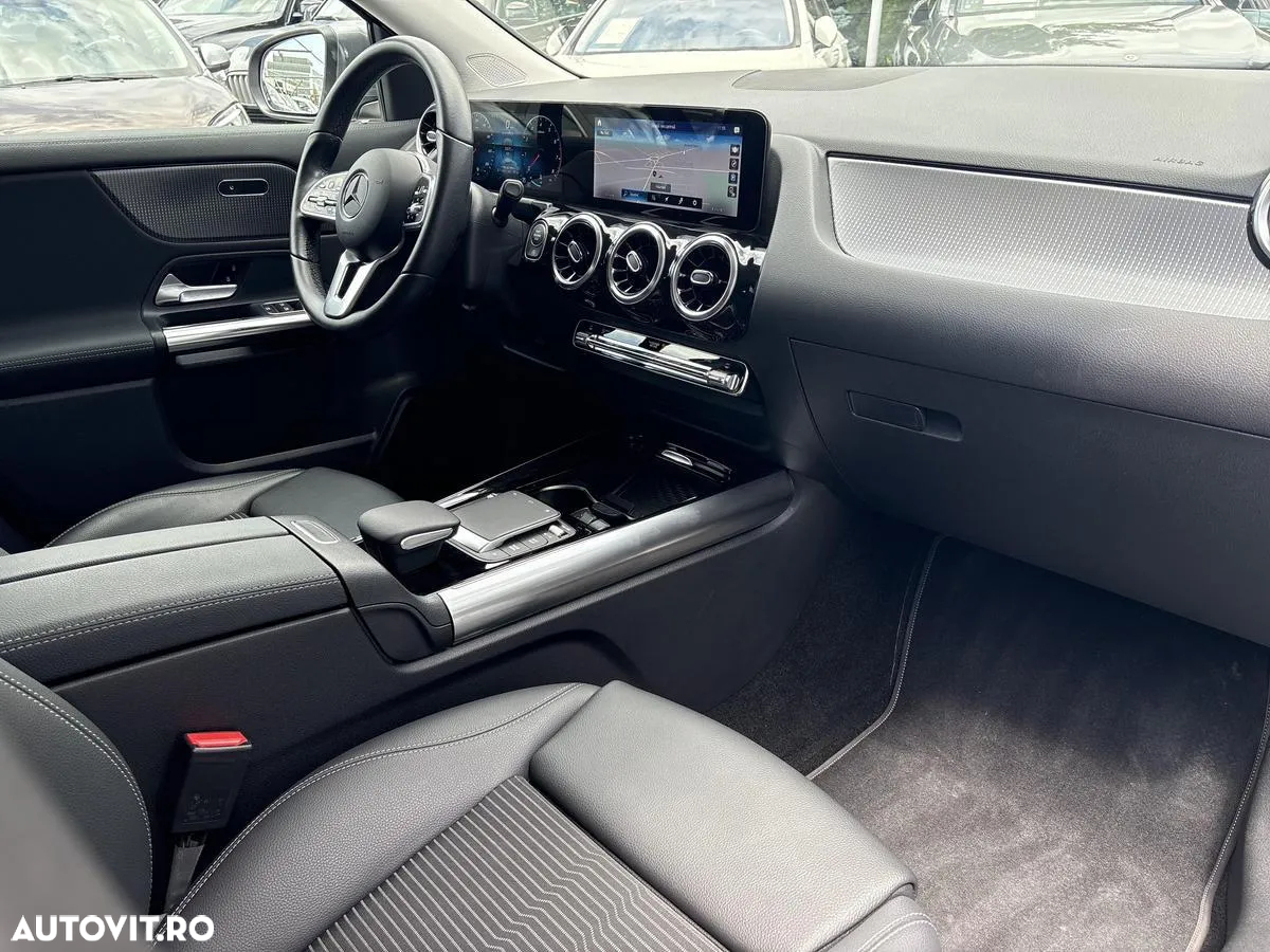 Mercedes-Benz GLA 200 4Matic 8G-DCT - 12
