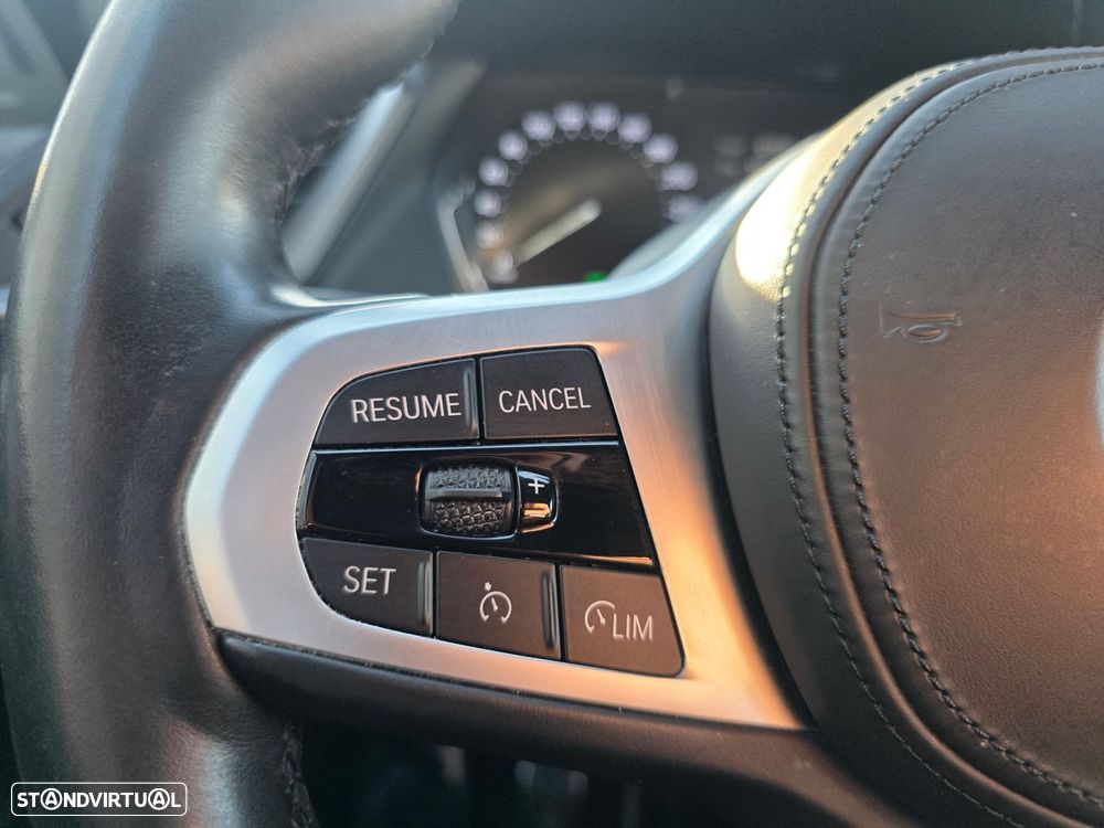 BMW 116 d Pack Desportivo M - 11