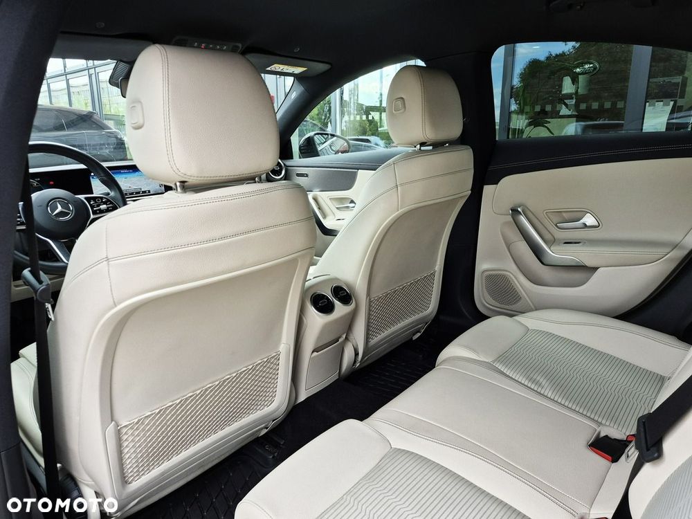Mercedes-Benz CLA 200 7G-DCT Edition Progressive Line - 25