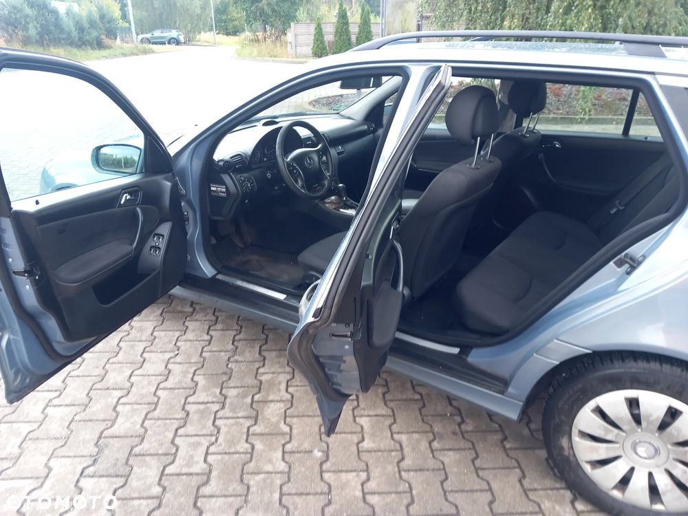 Mercedes-Benz Klasa C 180 Kompressor Automatik Classic Sport Edition - 25