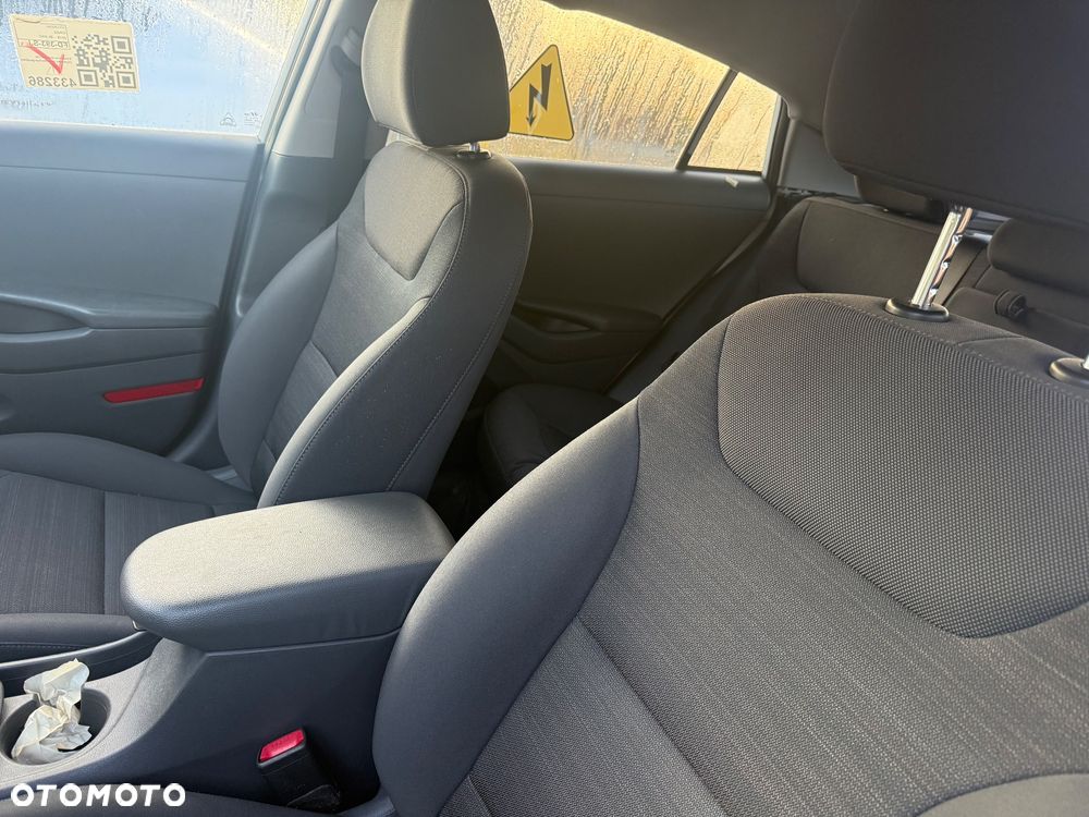 Hyundai IONIQ - 8