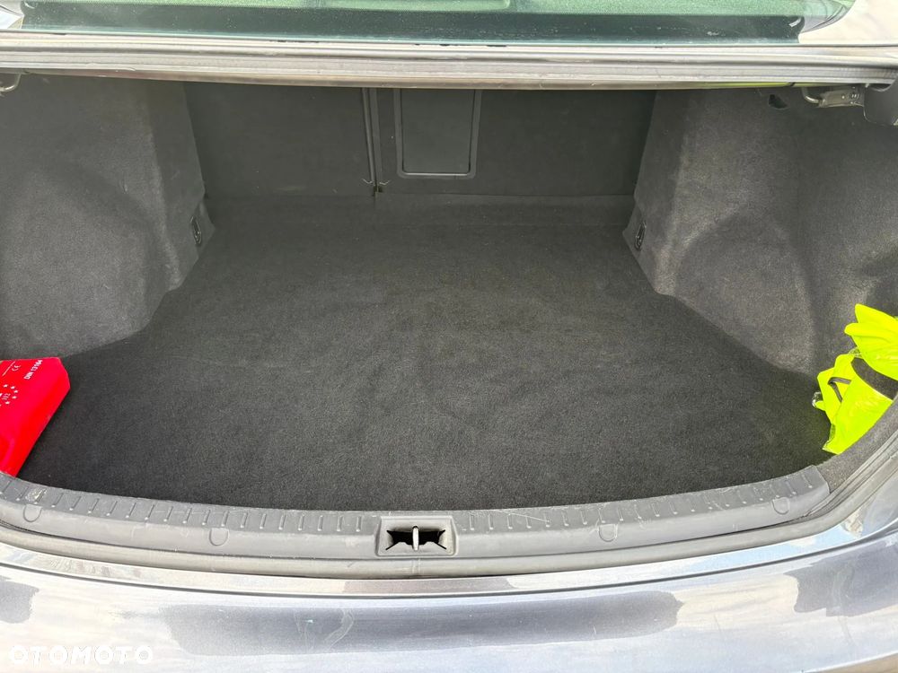 Toyota Avensis 2.0 Premium MS - 11