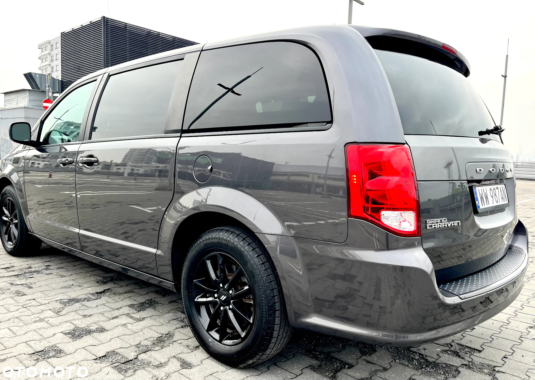 Dodge Grand Caravan - 10