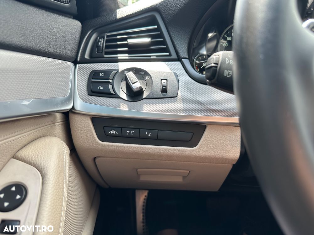 BMW Seria 5 525d xDrive - 17
