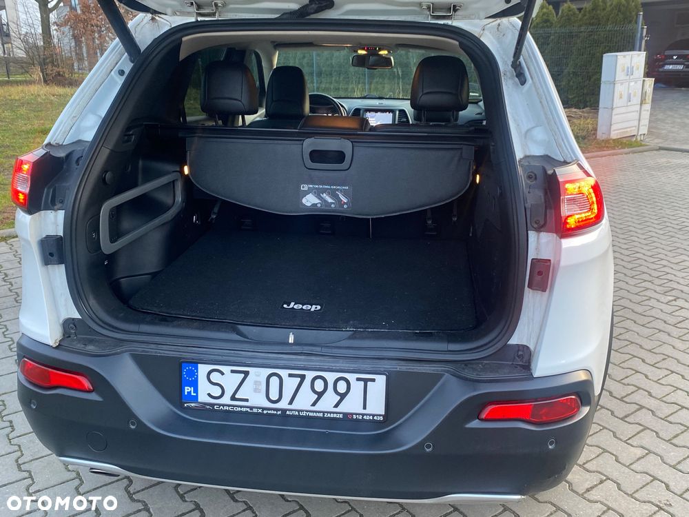 Jeep Cherokee - 23
