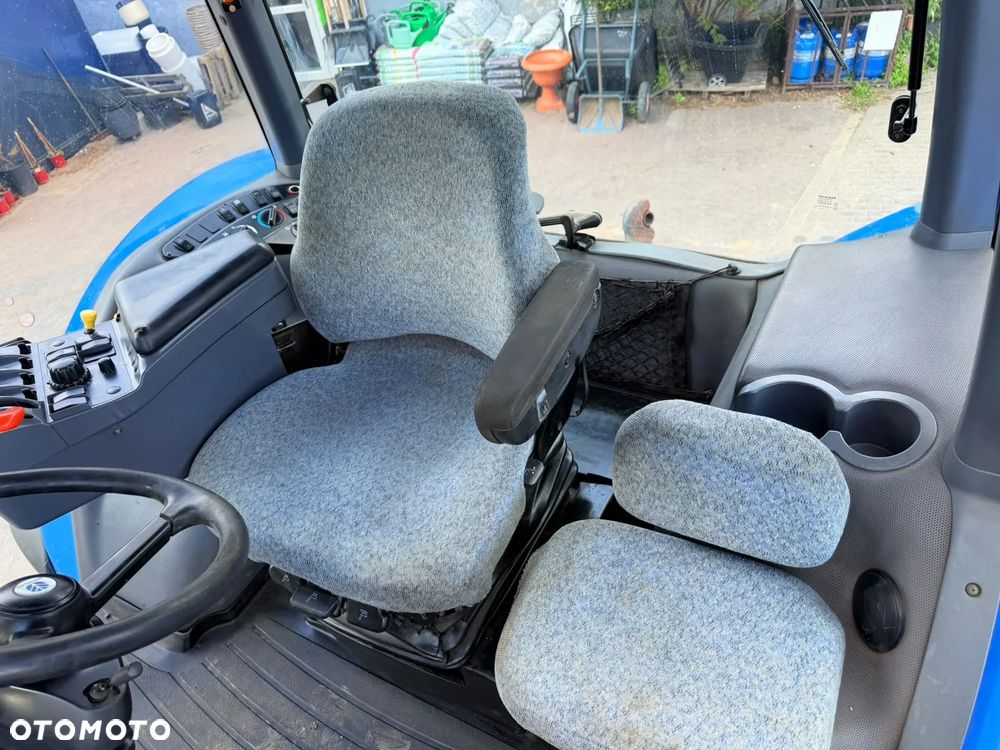 New Holland T8020 - 17